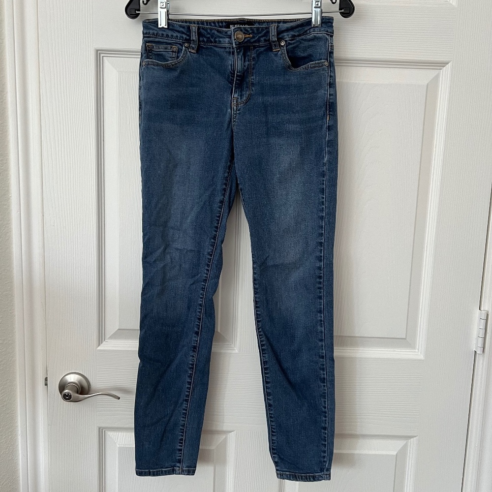 Buffalo by DB Pursuit Super Soft Mid Rise Skinny Jeans Medium Blue Size 2/26